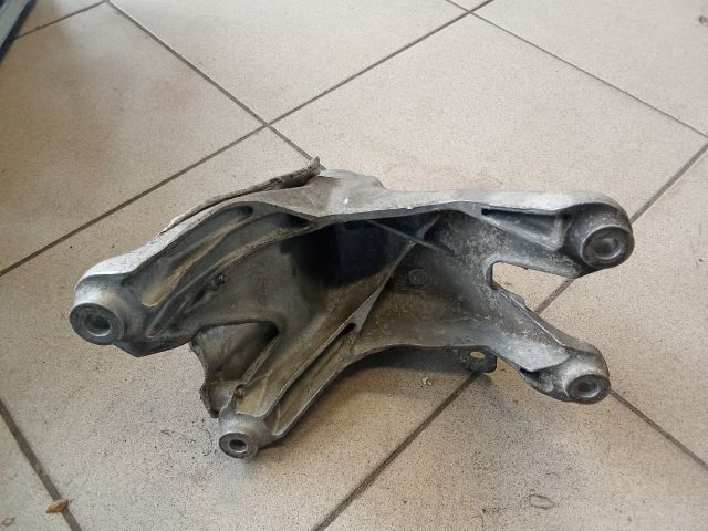 bontott AUDI A4 B8 Motor Tartó Bak (Pozíciófüggetlen)