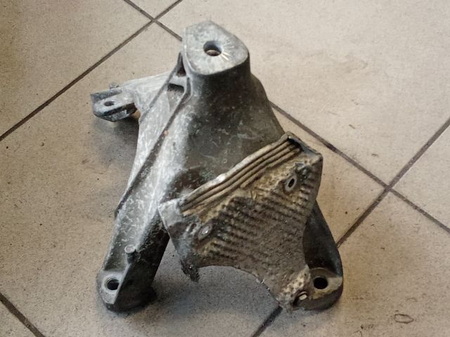 bontott AUDI A4 B8 Motor Tartó Bak (Pozíciófüggetlen)