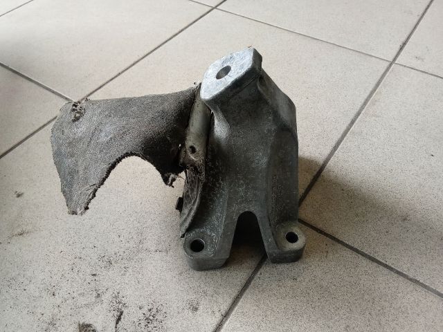 bontott AUDI A4 B8 Motor Tartó Bak (Pozíciófüggetlen)