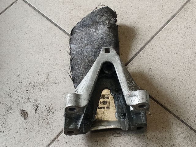 bontott AUDI A4 B8 Motor Tartó Bak (Pozíciófüggetlen)