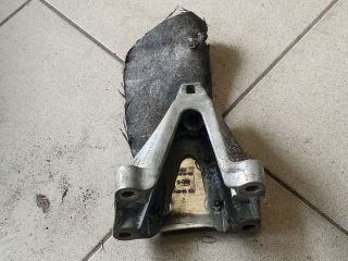 bontott AUDI A4 B8 Motor Tartó Bak (Pozíciófüggetlen)