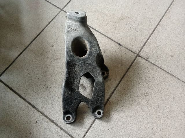 bontott AUDI A4 B8 Motor Tartó Bak (Pozíciófüggetlen)