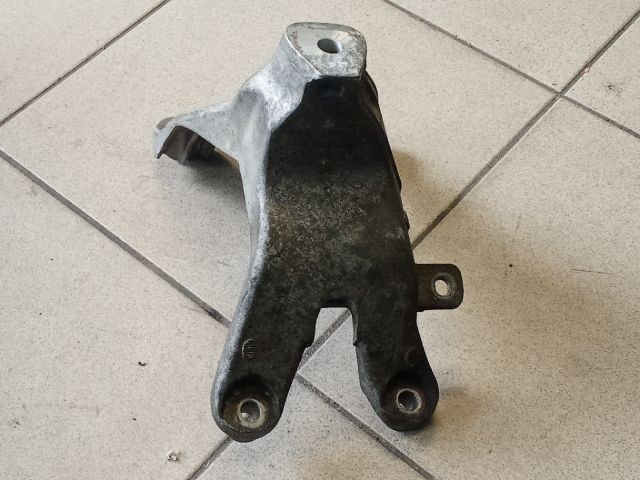 bontott AUDI A4 B8 Motor Tartó Bak (Pozíciófüggetlen)