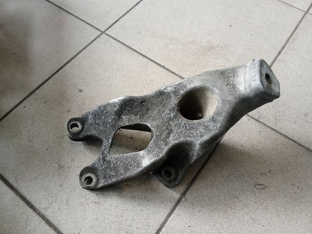 bontott AUDI A4 B8 Motor Tartó Bak (Pozíciófüggetlen)