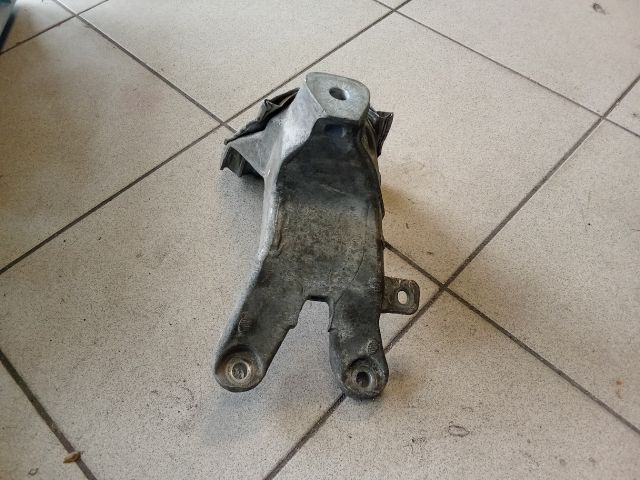 bontott AUDI A4 B8 Motor Tartó Bak (Pozíciófüggetlen)