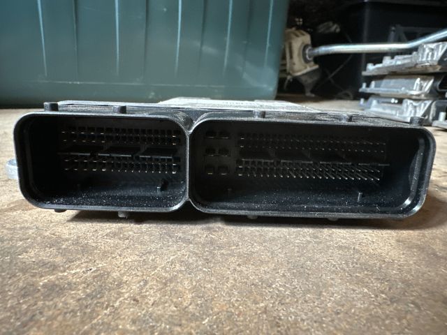 bontott AUDI A4 B8 Motorvezérlő