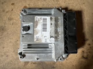 bontott AUDI A4 B8 Motorvezérlő