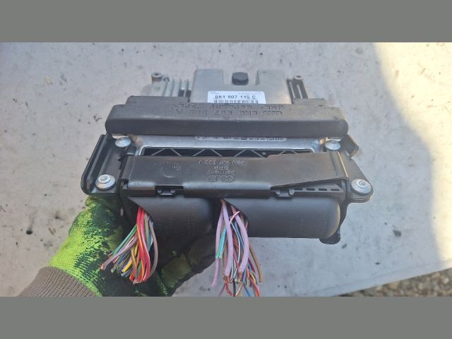 bontott AUDI A4 B8 Motorvezérlő