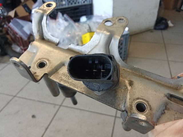 bontott AUDI A4 B8 Porlasztó Sor / Híd