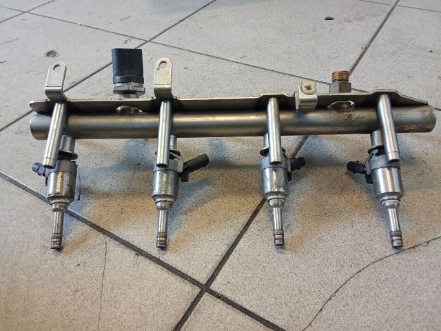 bontott AUDI A4 B8 Porlasztó Sor / Híd