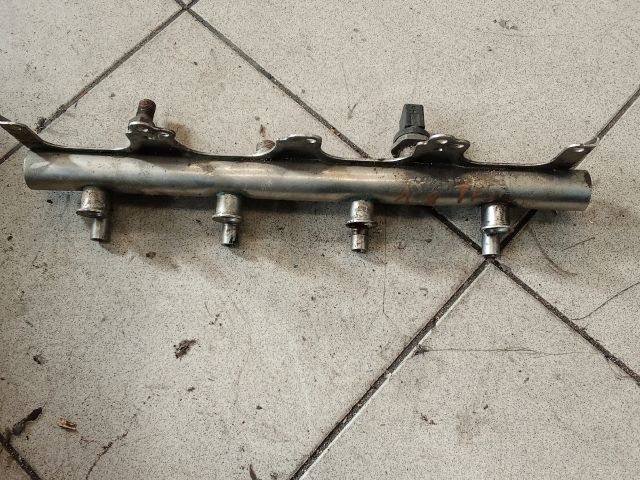 bontott AUDI A4 B8 Porlasztó Sor / Híd