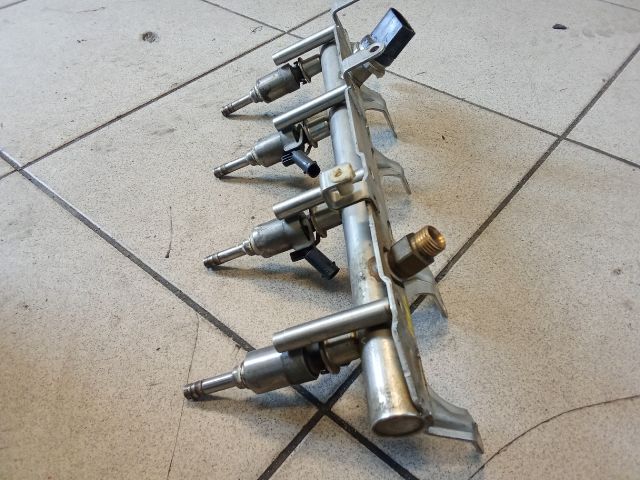 bontott AUDI A4 B8 Porlasztó Sor / Híd