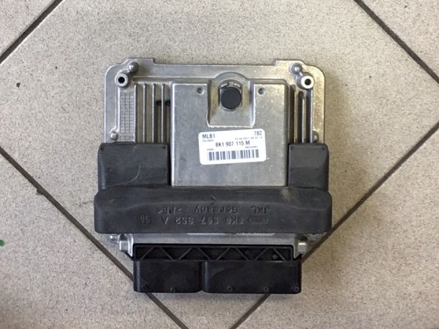 bontott AUDI A4 B8 Motorvezérlő