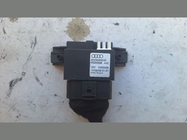 bontott AUDI A4 B8 Üzemanyag Szivattyú Relé