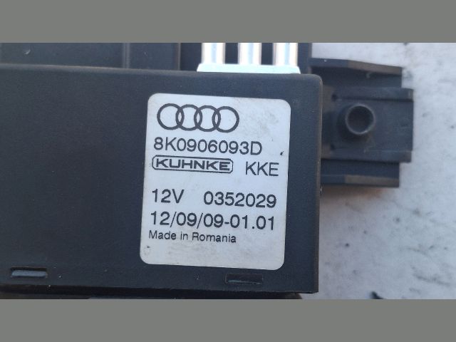 bontott AUDI A4 B8 Üzemanyag Szivattyú Relé