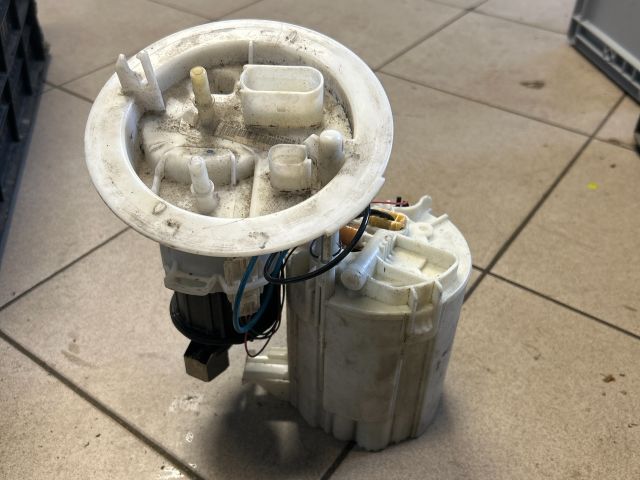 bontott AUDI A4 B8 Üzemanyag Szivattyú