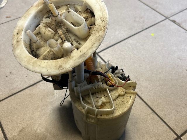 bontott AUDI A4 B8 Üzemanyag Szivattyú