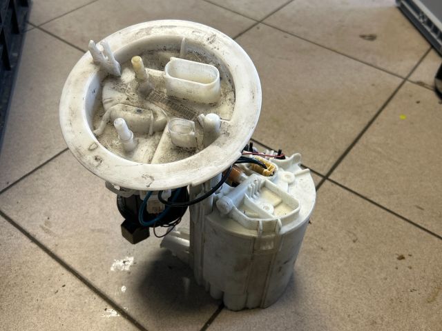 bontott AUDI A4 B8 Üzemanyag Szivattyú