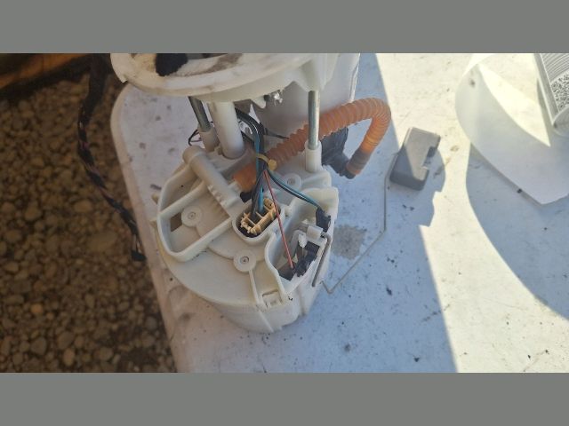 bontott AUDI A4 B8 Üzemanyag Szivattyú