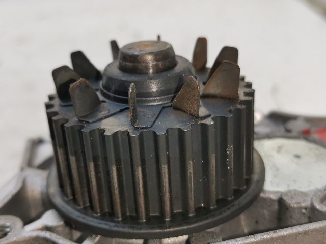 bontott AUDI A4 B8 Vízpumpa