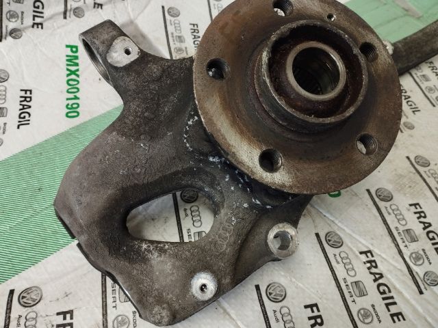 bontott AUDI A4 B8 Bal első Csonkállvány Kerékaggyal