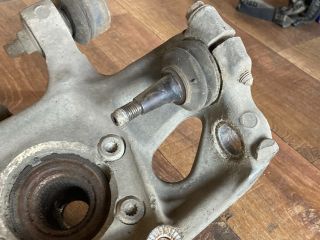 bontott AUDI A4 B8 Bal első Csonkállvány