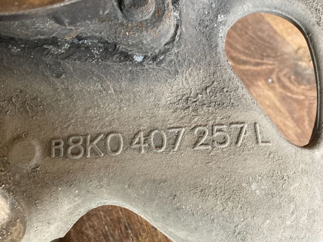 bontott AUDI A4 B8 Bal első Csonkállvány