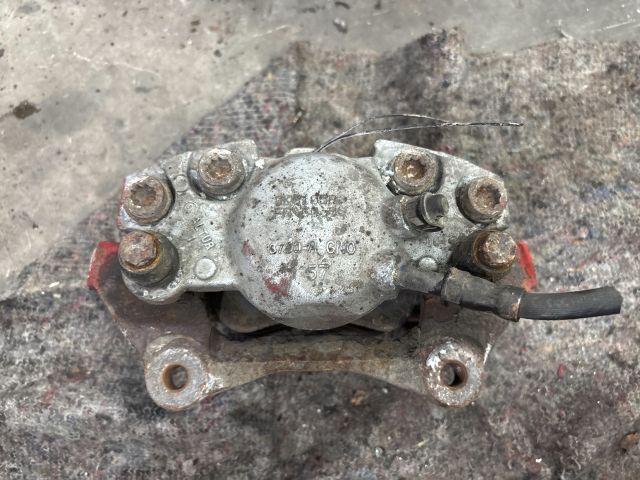 bontott AUDI A4 B8 Bal első Féknyereg Munkahengerrel