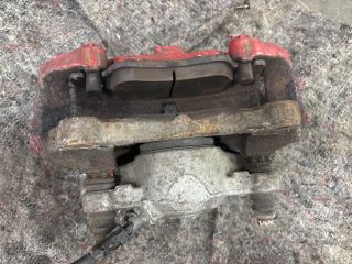 bontott AUDI A4 B8 Bal első Féknyereg Munkahengerrel