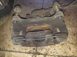 bontott AUDI A4 B8 Bal első Féknyereg Munkahengerrel