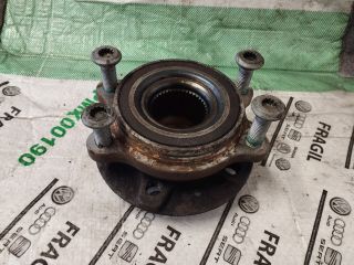 bontott AUDI A4 B8 Bal első Kerékagy