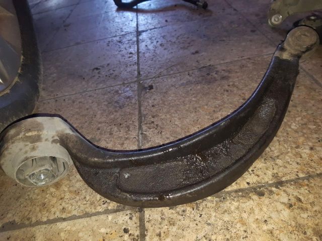 bontott AUDI A4 B8 Bal első Lengőkar