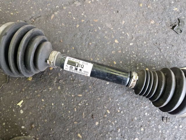 bontott AUDI A4 B8 Bal Féltengely