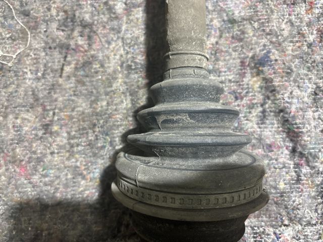 bontott AUDI A4 B8 Bal Féltengely