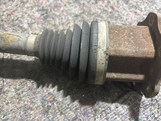 bontott AUDI A4 B8 Bal Féltengely