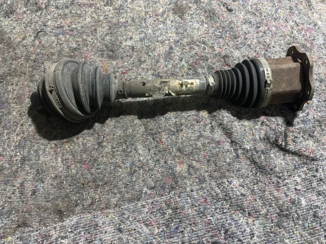 bontott AUDI A4 B8 Bal Féltengely