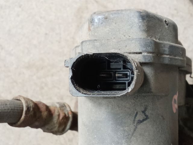 bontott AUDI A4 B8 Bal hátsó Féknyereg Munkahengerrel