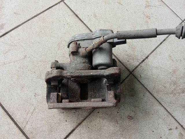 bontott AUDI A4 B8 Bal hátsó Féknyereg Munkahengerrel