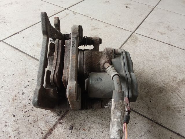 bontott AUDI A4 B8 Bal hátsó Féknyereg Munkahengerrel