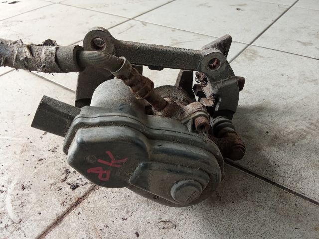 bontott AUDI A4 B8 Bal hátsó Féknyereg Munkahengerrel