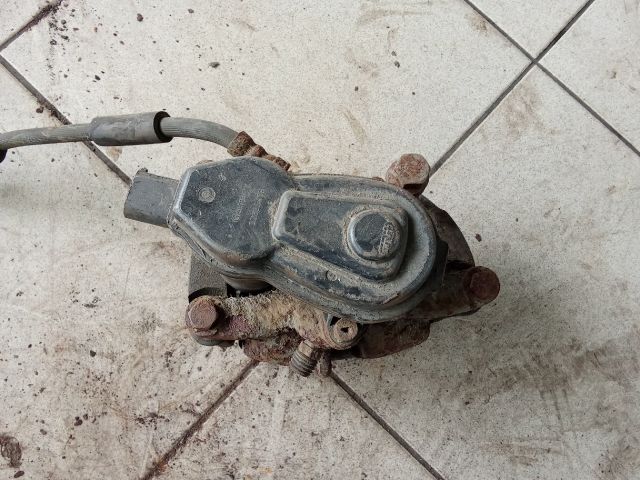 bontott AUDI A4 B8 Bal hátsó Féknyereg Munkahengerrel