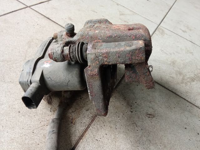 bontott AUDI A4 B8 Bal hátsó Féknyereg Munkahengerrel