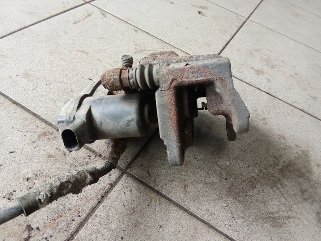 bontott AUDI A4 B8 Bal hátsó Féknyereg Munkahengerrel