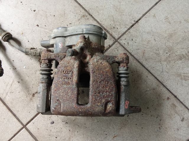 bontott AUDI A4 B8 Bal hátsó Féknyereg Munkahengerrel