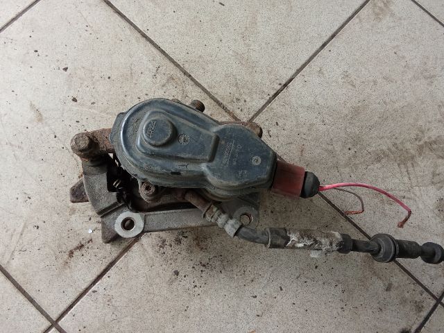 bontott AUDI A4 B8 Bal hátsó Féknyereg Munkahengerrel