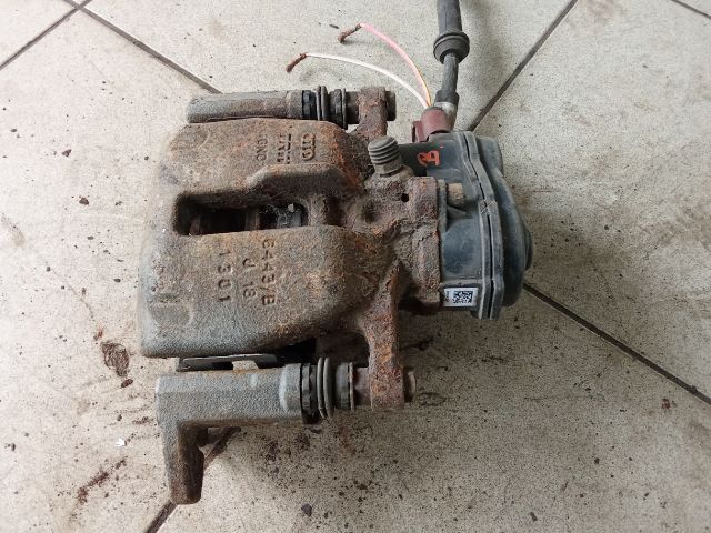 bontott AUDI A4 B8 Bal hátsó Féknyereg Munkahengerrel