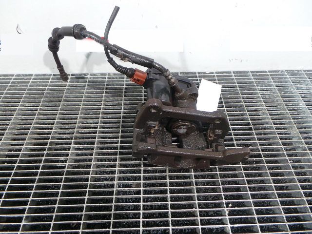 bontott AUDI A4 B8 Bal hátsó Féknyereg Munkahengerrel