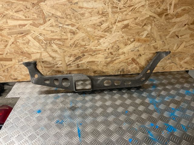 bontott AUDI A4 B8 Billenésgátló Bak