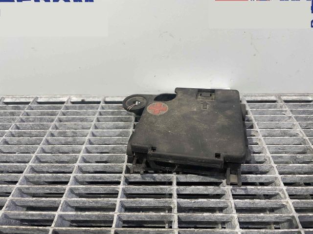 bontott AUDI A4 B8 Biztosítéktábla Motortér