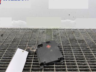 bontott AUDI A4 B8 Biztosítéktábla Motortér